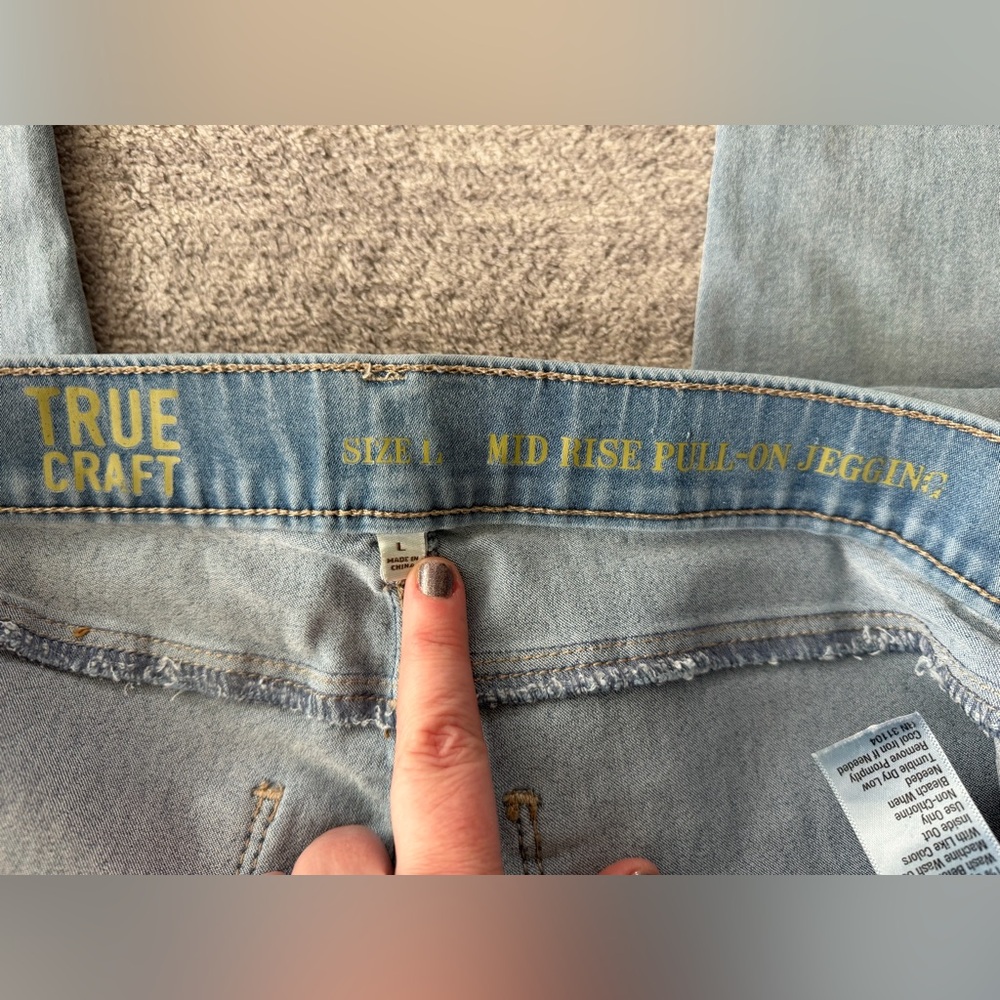 True Craft Light Wash Mid-Rise Women's Jeggings Large - Picture 6 of 8